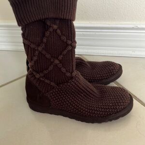 UGG Knit Boot-9M. Excellent Condition.
